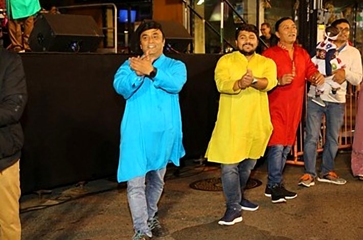 Men dancing garba in kurtas